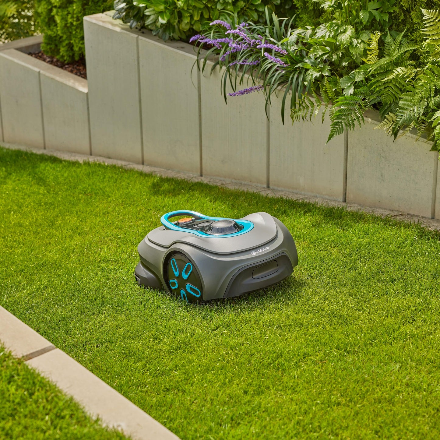 Gardena smart SILENO Free Mähroboter 1200 m² – Seitenansicht